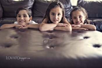 lifestyle family portraits www.lovatoimages.com